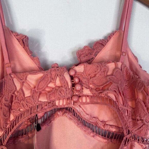 Boohoo NWT Pink Embroidered Floral Lace Cutout‎ Midi Bodycon Dress Size 6 - Picture 6 of 14